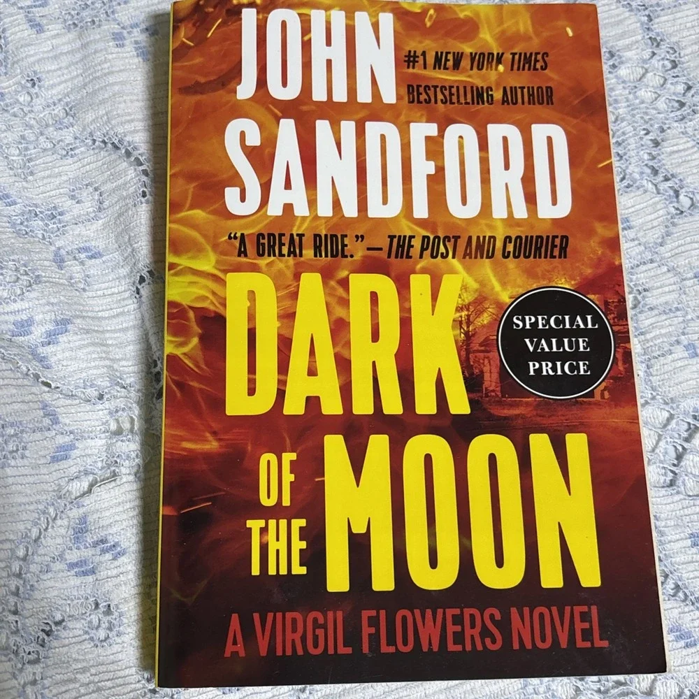 Dark of the Moon (A Virgil Flowers Novel) - Paperback By Sandford, John - GOOD
